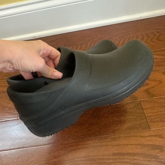 Crocs Neria Pro II Womens Black Shoes Slip On Clogs Comfort Nurse size 8 - Picture 1 of 9